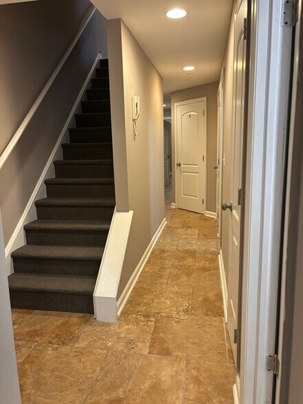 Building Photo - 1835 N Willington St