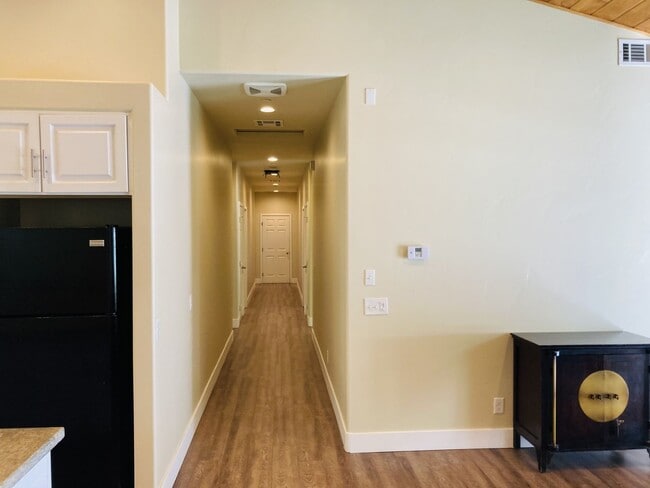 Building Photo - Desirable Ranch Style Home - All Main Level Living Space plus Two Car Garage