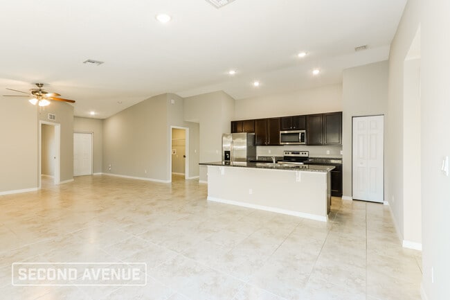 Building Photo - 1426 Paramount Ave SE