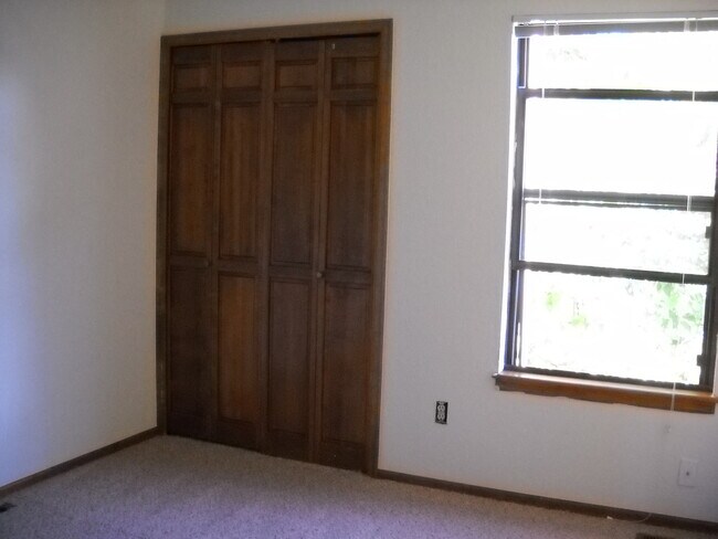 Building Photo - North Boulder Townhome, 1 Car Garage, Wood...