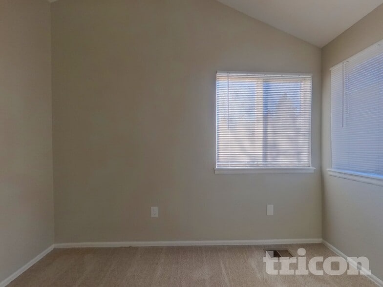 Building Photo - 1448 Sunnyside St