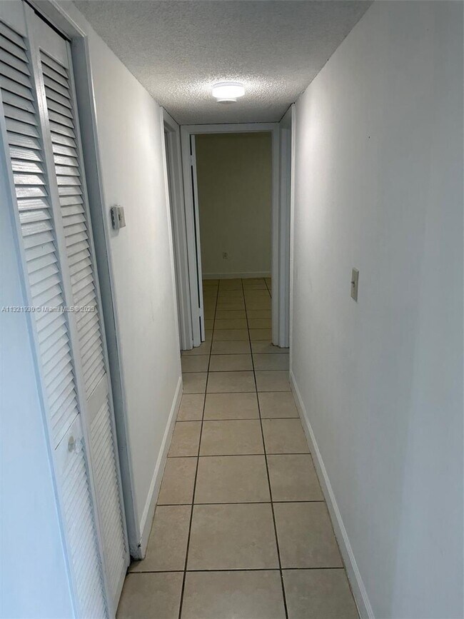 Building Photo - 6320 SW 138th Ct