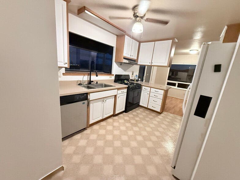 Building Photo - 5525 Vida Ave