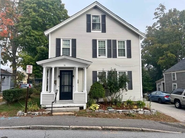 Front Entry - 16 Chapel St