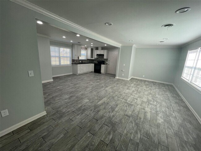 Building Photo - 3 BR/2BA |  Renovated Single Family Home |   2-car garage | Fenced backyard!