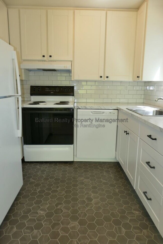 Building Photo - 2015 NW 62nd St