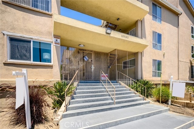 Building Photo - 10757 Hortense St