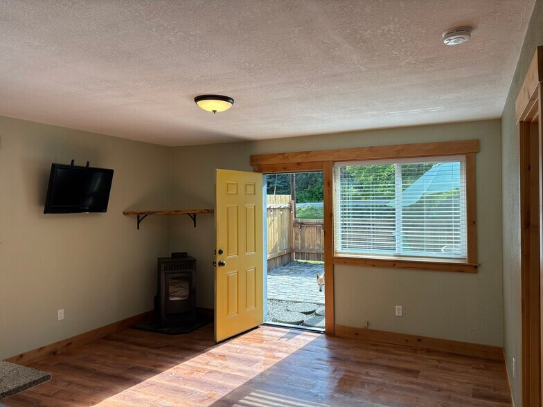 living room and patio door - 403 Carr Creek Rd