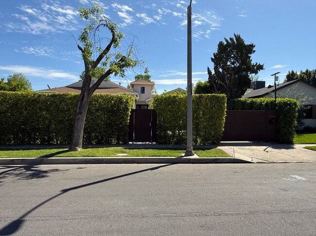 Building Photo - 5906 Graves Ave