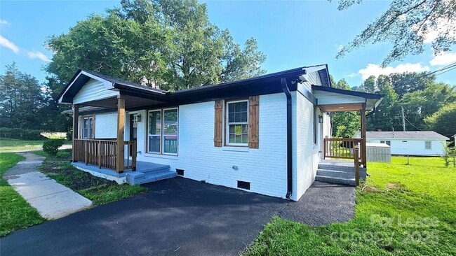 Building Photo - 703 Central Dr NW