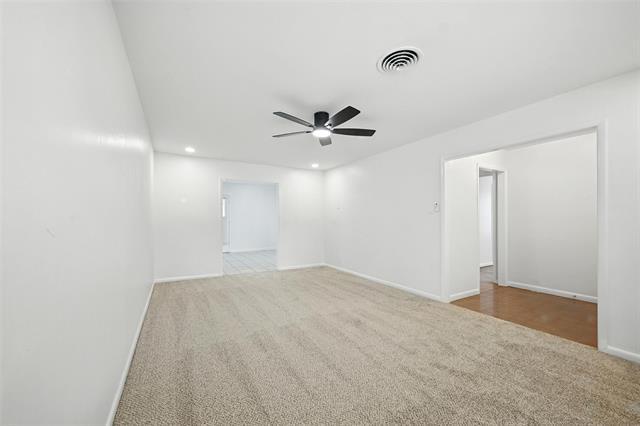 Building Photo - 304 N Bonham Dr