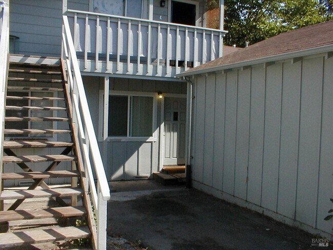 Primary Photo - 154 N East St