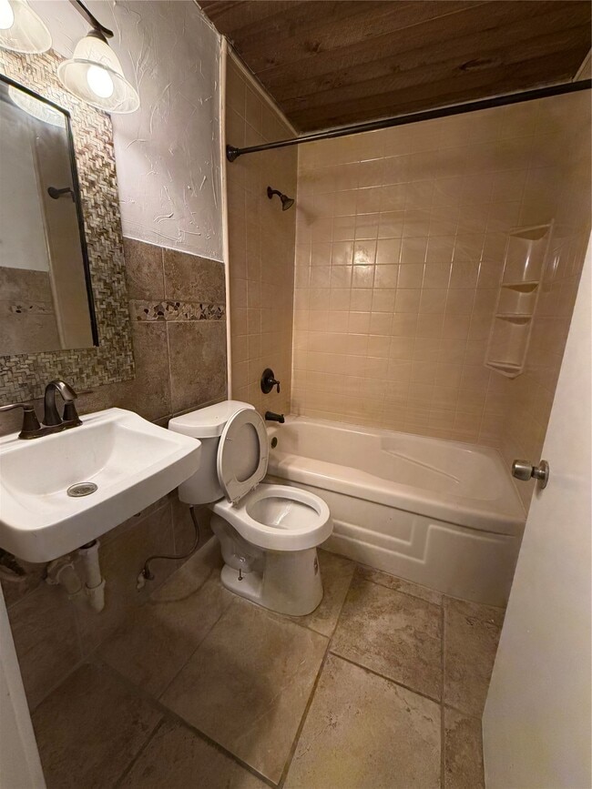 Building Photo - 8308 Lenore St