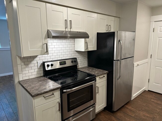 Primary Photo - 5253 Meade St