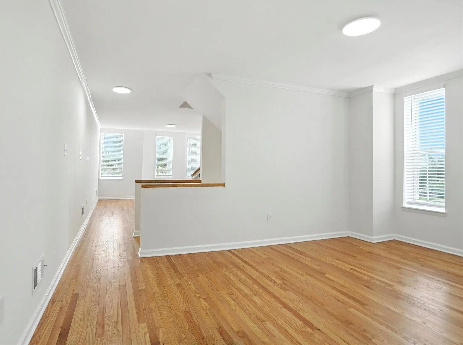 Dining Room - 800 E North Ave