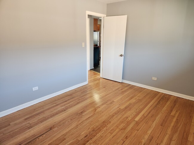 Building Photo - 1018 S 11th Ave