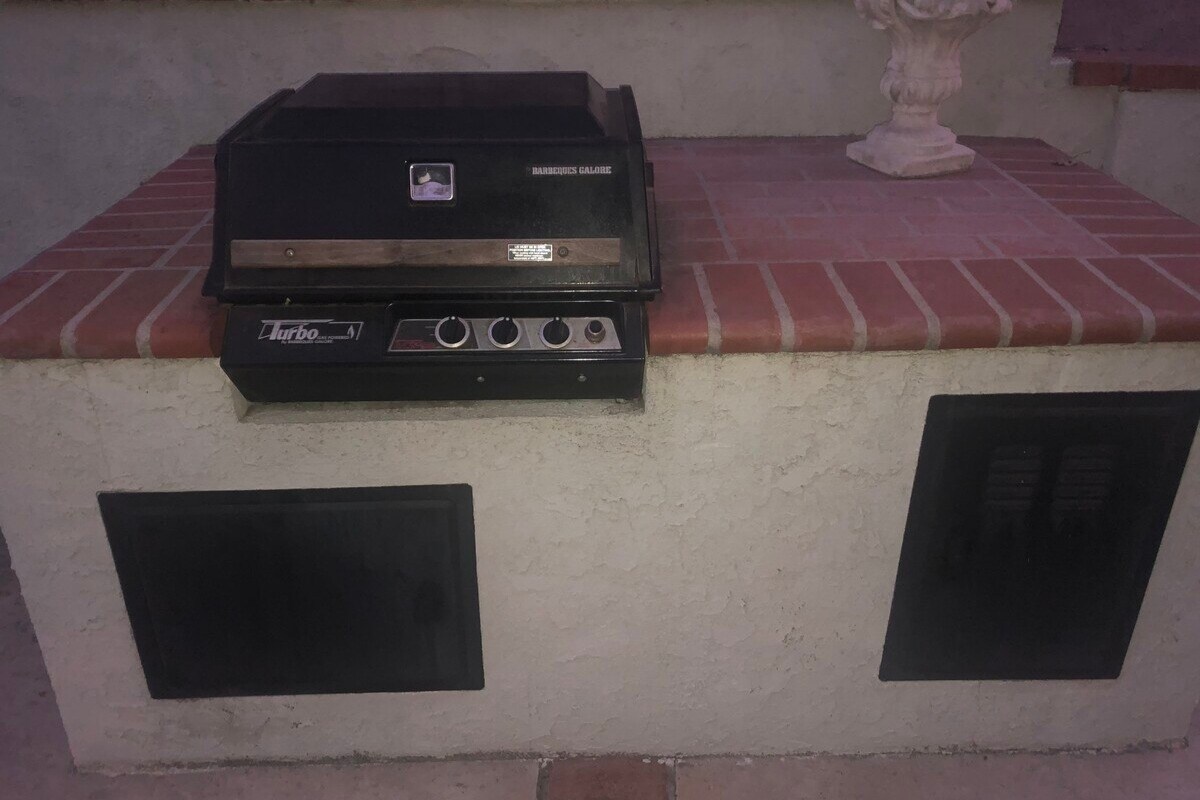 BBQ - 11344 Baird Ave