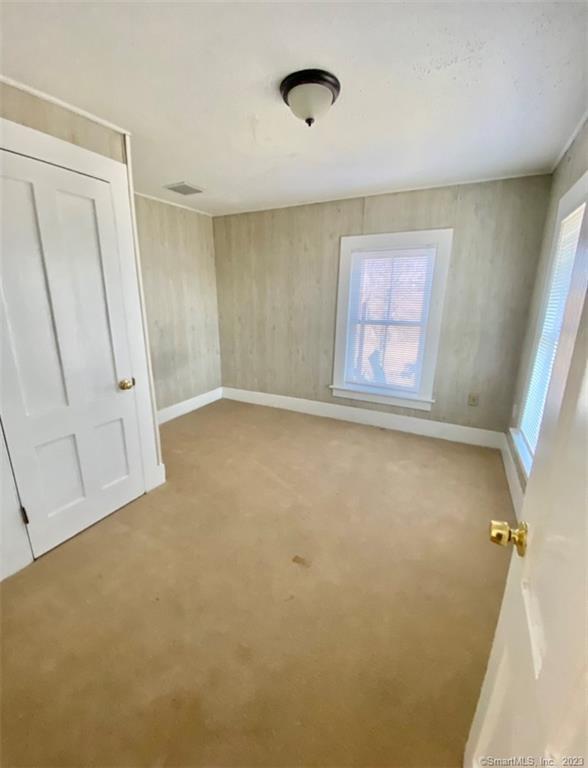 Building Photo - 18 Devine St