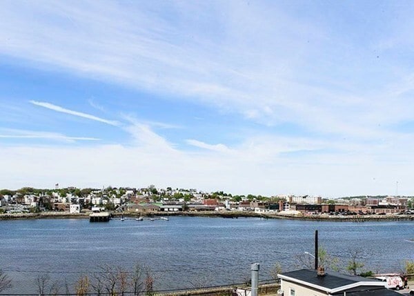 Building Photo - 154 Falcon St