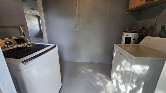 Building Photo - 374 NW 31st Ave