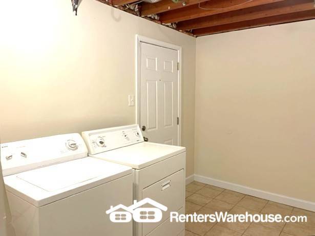 Building Photo - 1335 CHAPELVIEW Dr