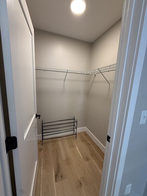 Building Photo - "Charming 1-Bed Boston Retreat with Granite Touches, Cozy Fireplace & Hardwood Elegance!"