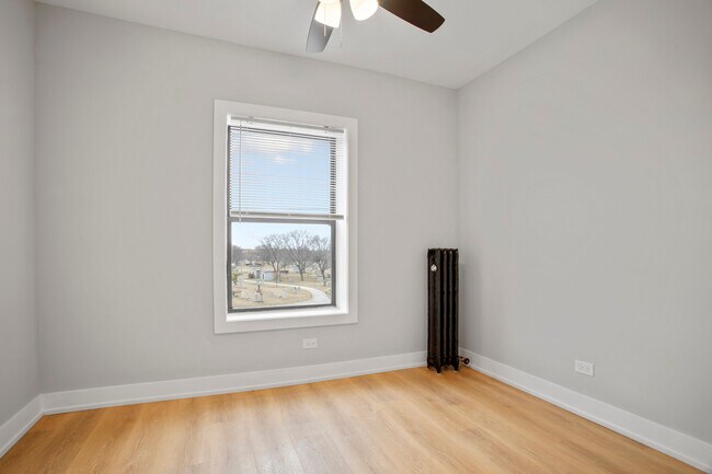 Building Photo - 1704 W Juneway Terrace