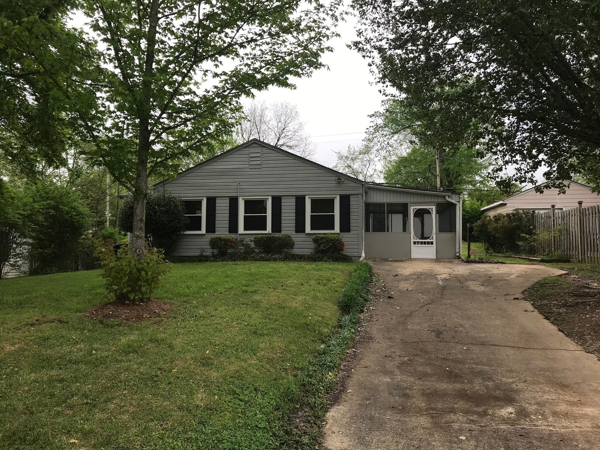 Building Photo - 1048 McDow Dr