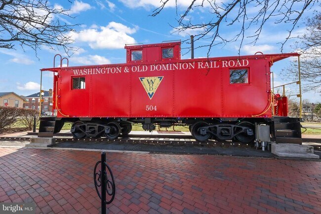 Building Photo - 549 Florida Ave