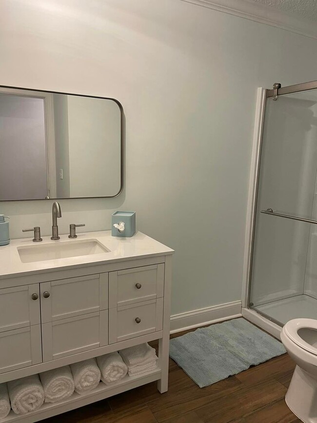 Building Photo - Furnished Executive Rental Downtown