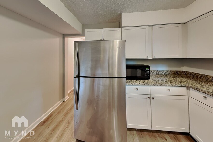 Building Photo - 6301 Ivory Palm Dr