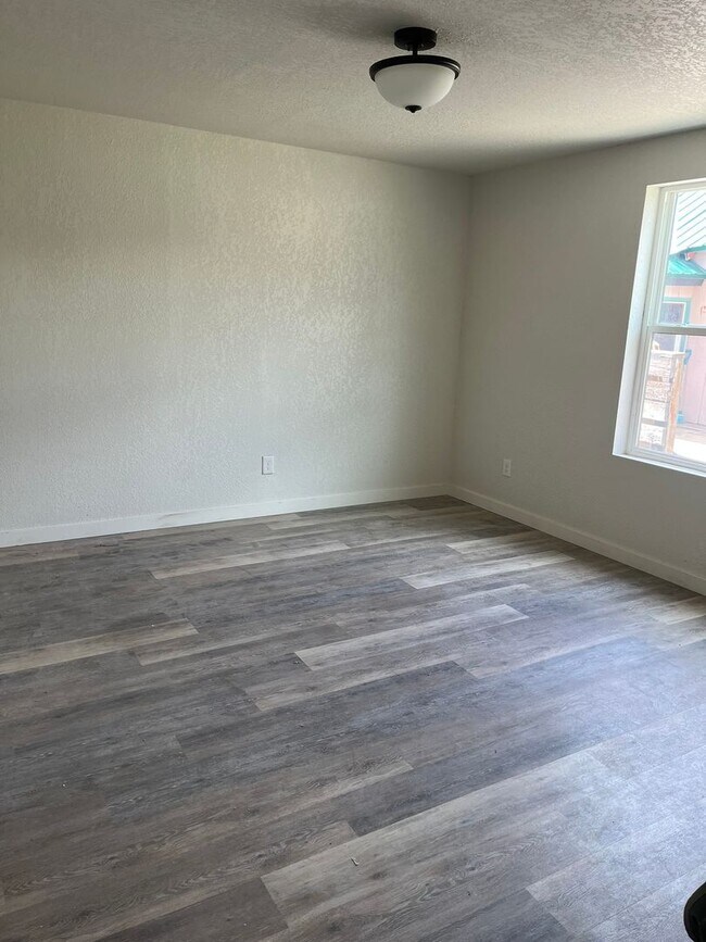 Building Photo - Smith