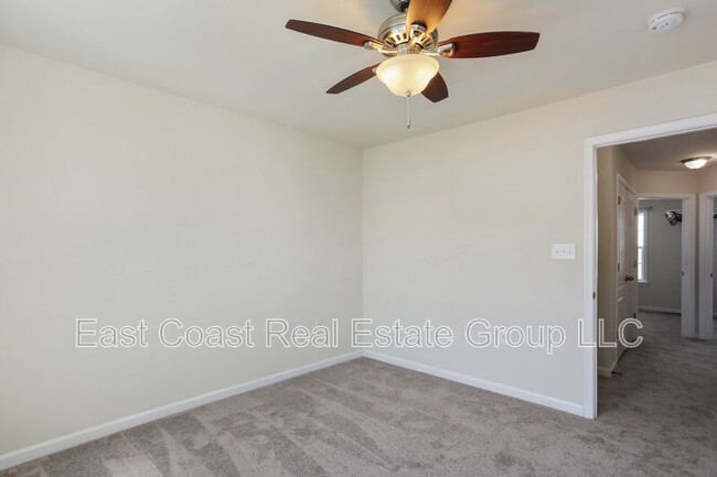 Building Photo - 15 Britania Ct