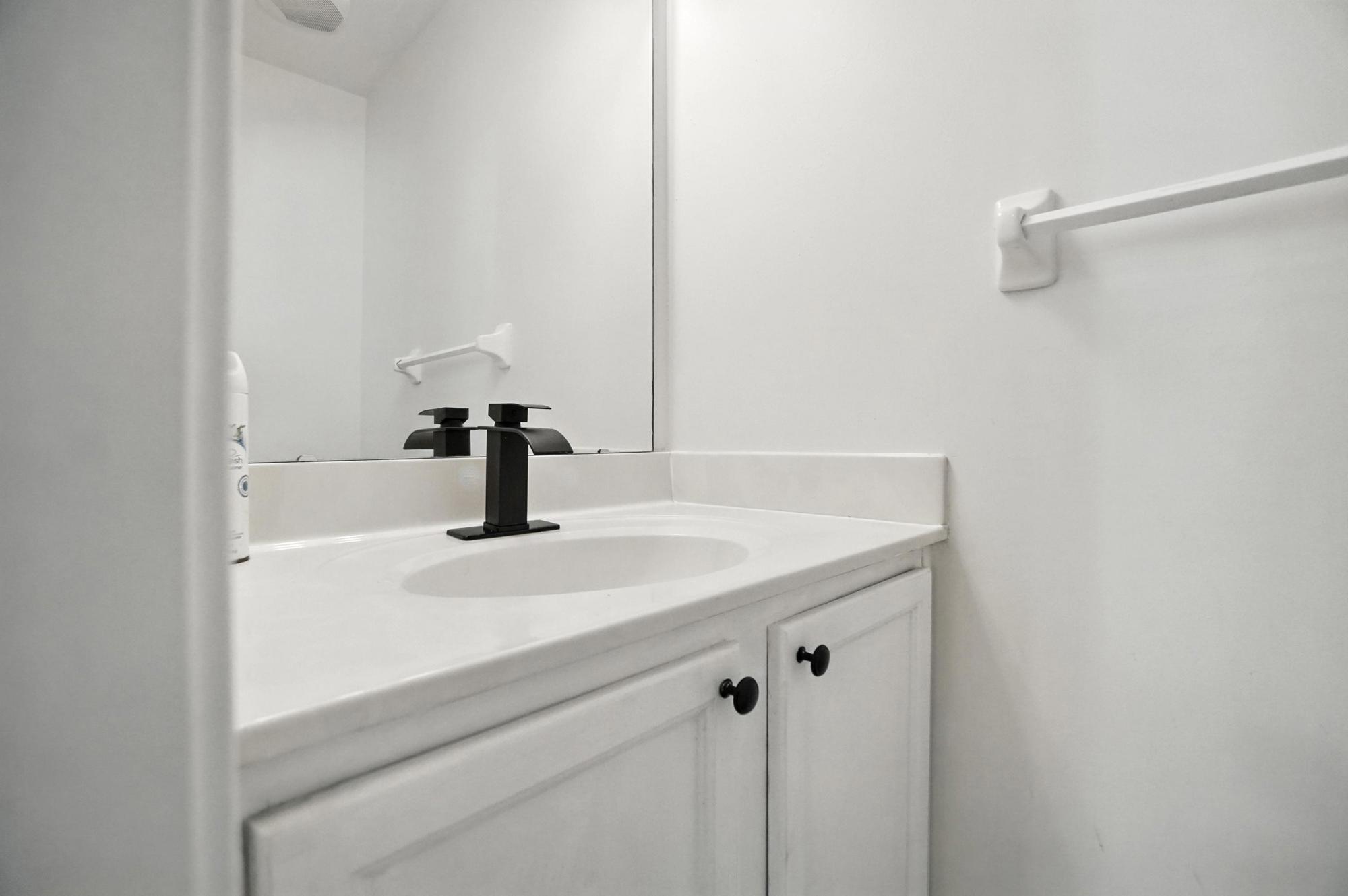 Building Photo - 2380 Oaktree Pl