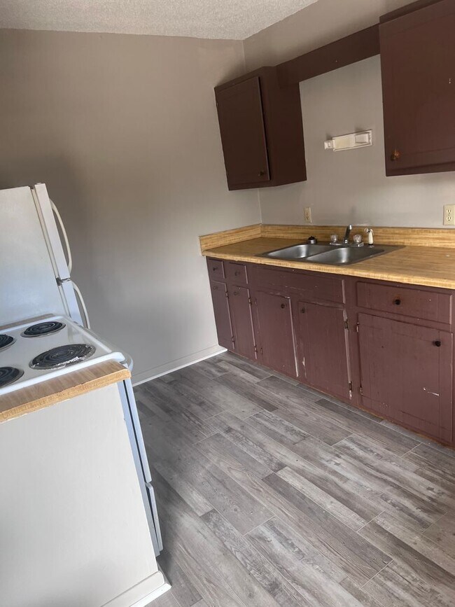 Building Photo - Monthly Paid Rent