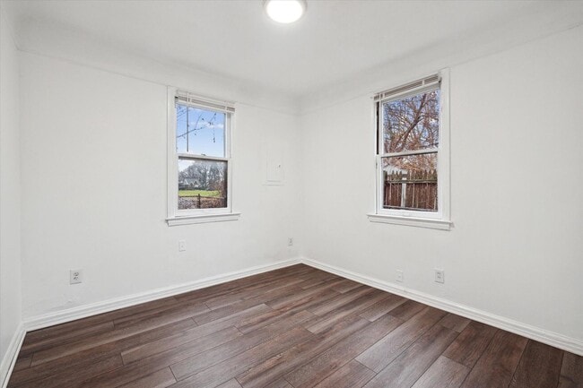 Building Photo - 3 bedroom 2 full bathrooms Warren $1,300