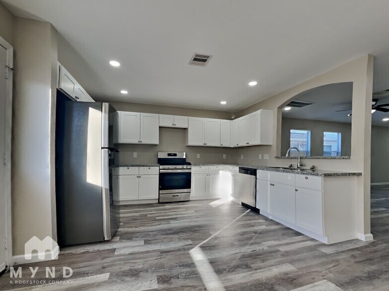 Building Photo - 6015 Barany Ct