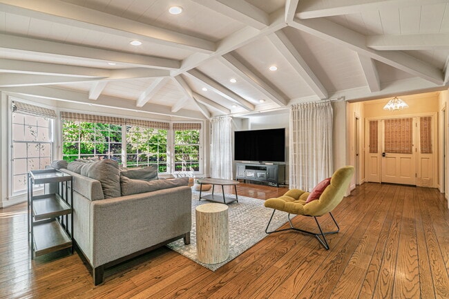 Building Photo - 25567 Willow Pond Ln
