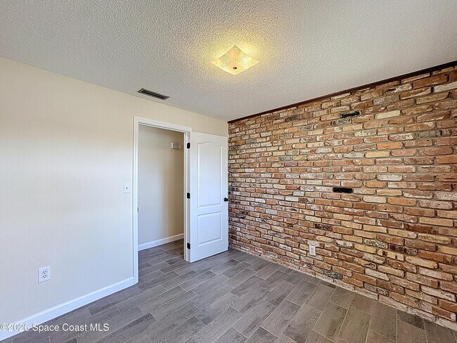 Building Photo - 1315 Lester Ct