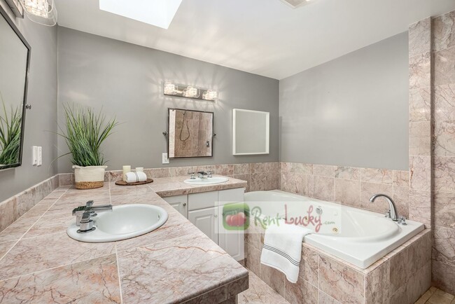 Building Photo - VIEWS, VIEWS, VIEWS!! Stunning & LARGE 4-B...