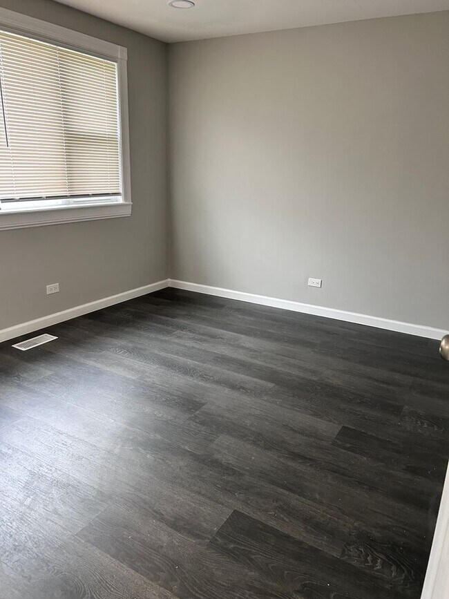 Building Photo - Now Available – Charming 3-Bedroom Home fo...