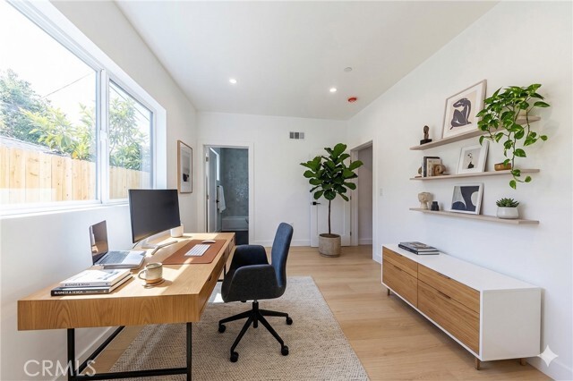 Building Photo - 2426 S West View St