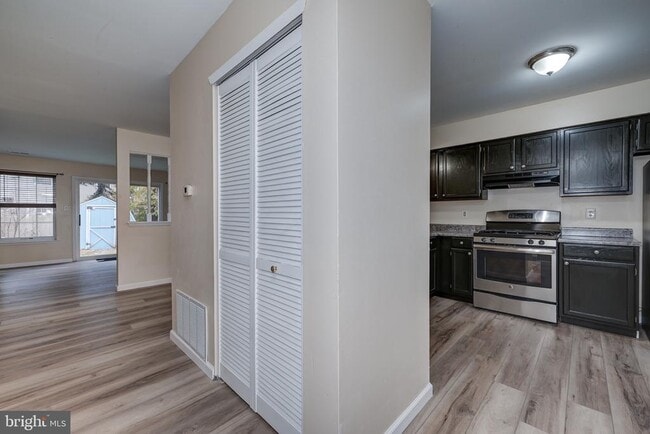 Building Photo - 5 Ford Ln