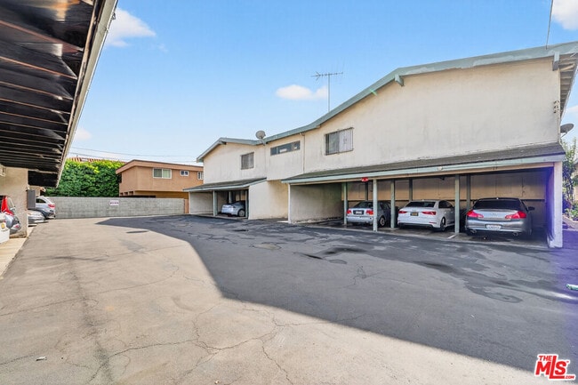 Building Photo - 425 W Regent St