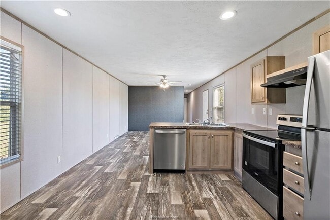 Building Photo - 3933 Graham Rd N