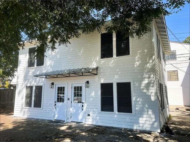 Building Photo - 110 E 30th St