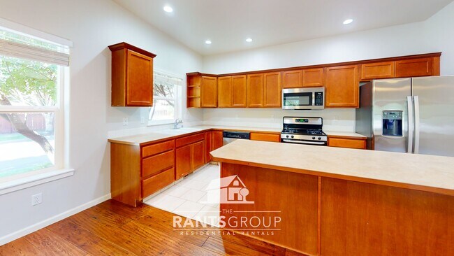 Building Photo - Beautiful 3 bed/2.5 bath Lacey Home with JBLM Access!