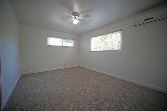 Building Photo - 20 Manley Ct