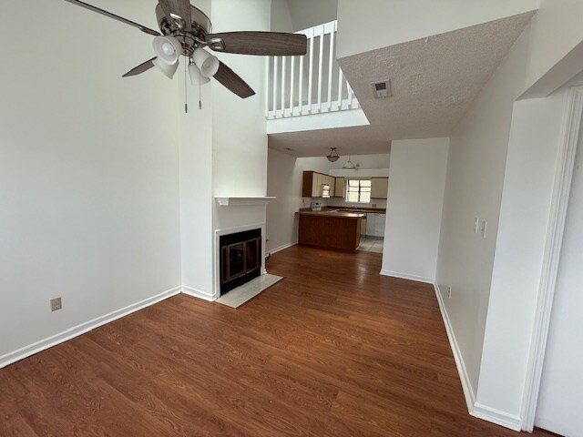 Building Photo - 310 Lakeside Dr