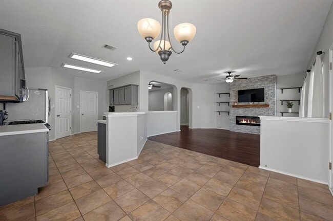 Building Photo - 1500 Lochaline Loop